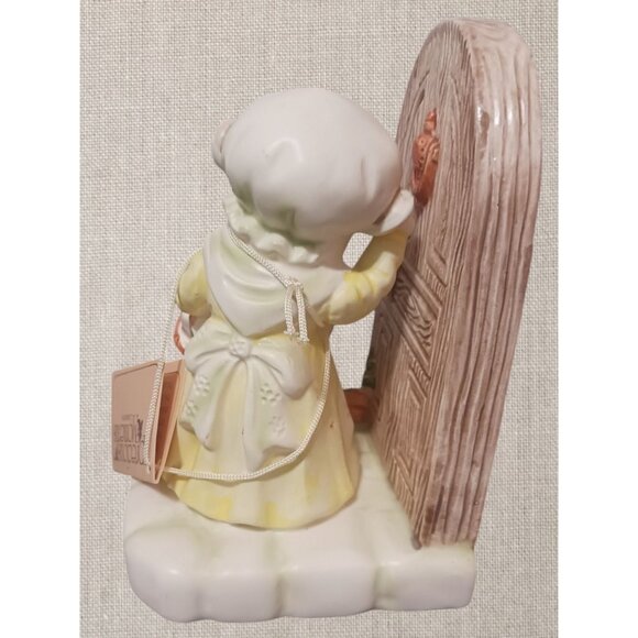 Avon Precious Moments &quot;My First Call&quot; Ceramic Figurine Mouse With Bask - Picture 4 of 6